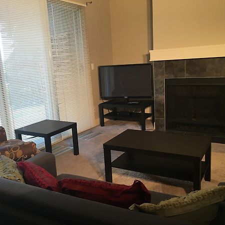 Olympic Suites YYC Екстериор снимка