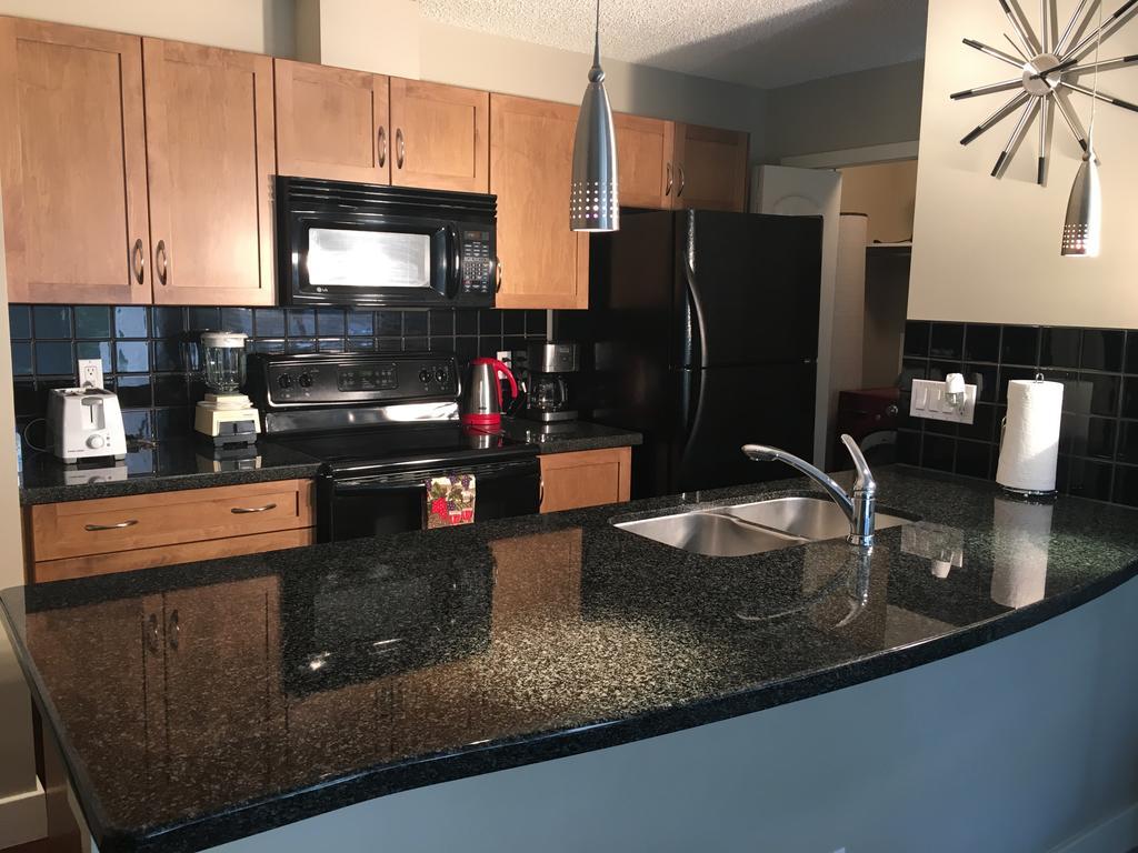 Olympic Suites YYC Екстериор снимка