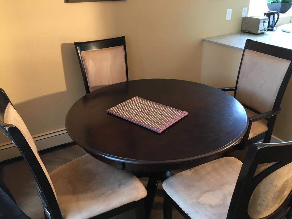 Olympic Suites YYC Екстериор снимка