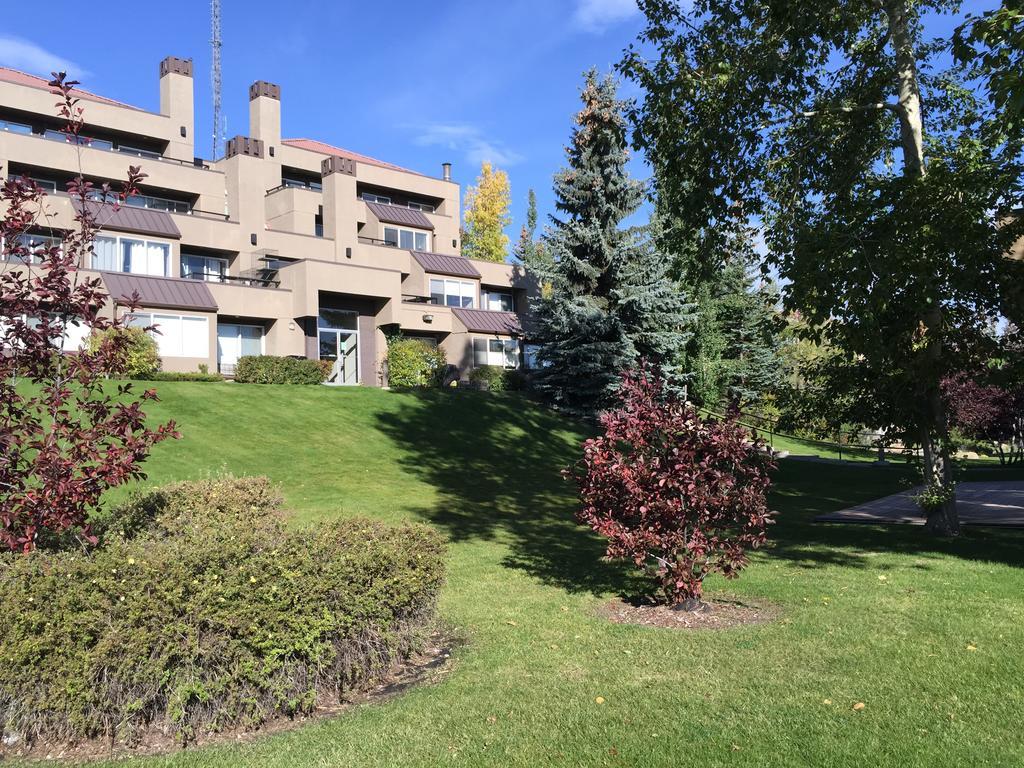 Olympic Suites YYC Екстериор снимка