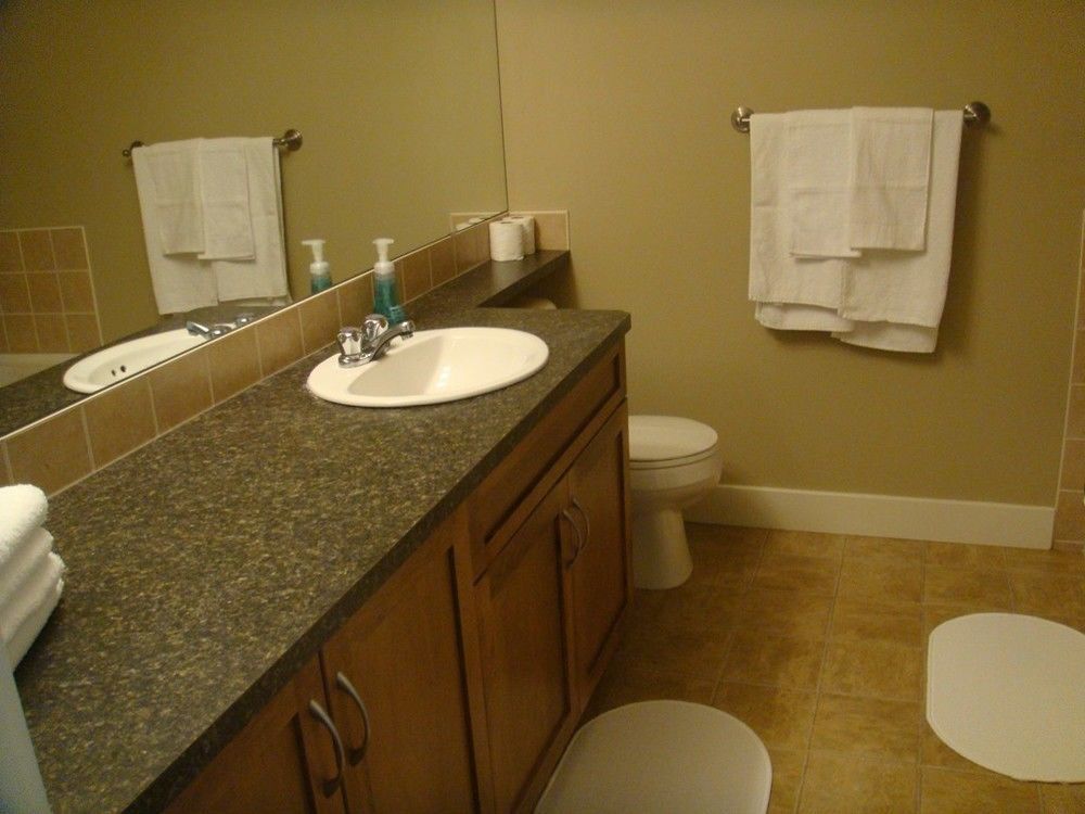 Olympic Suites YYC Екстериор снимка