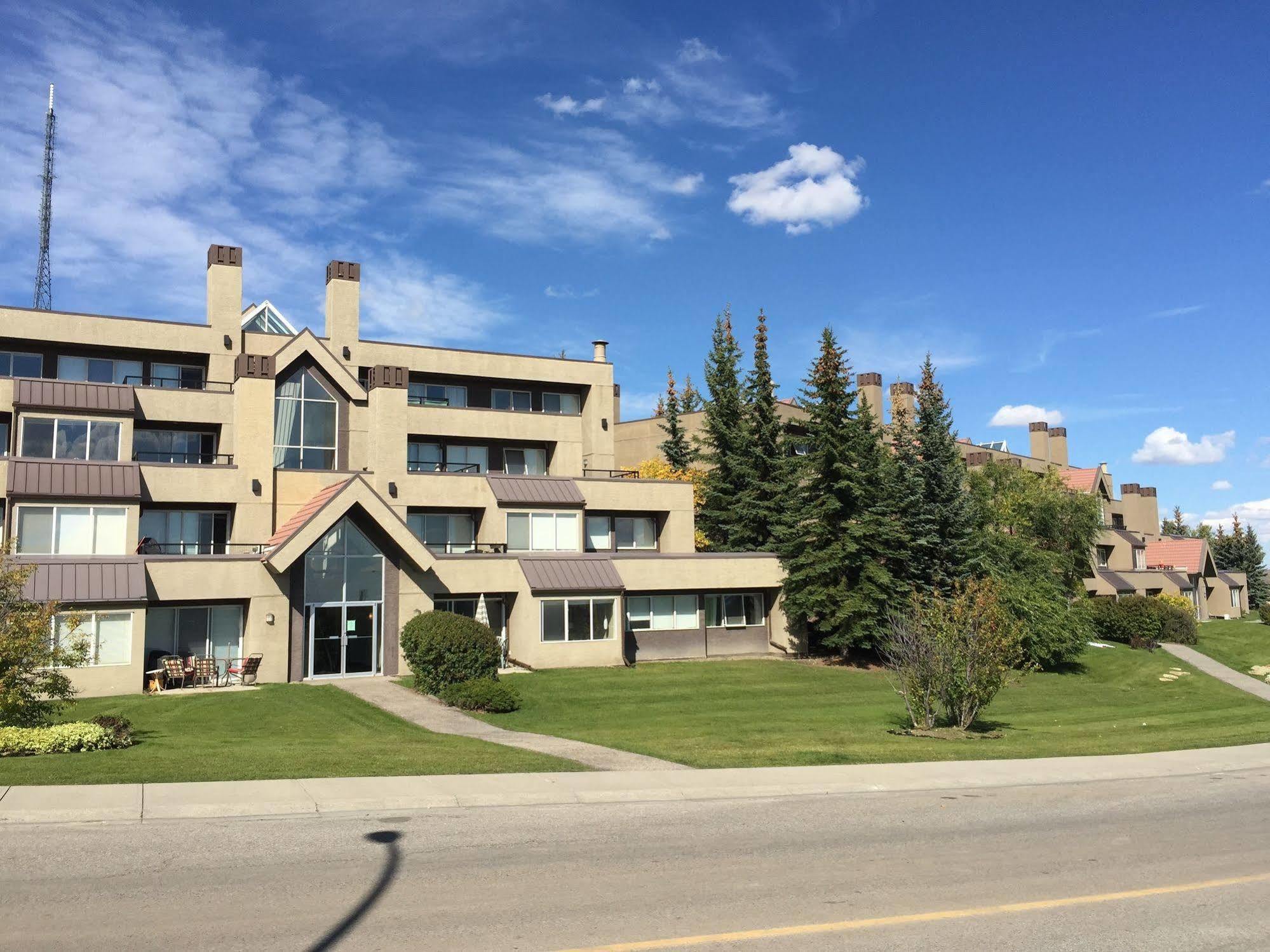 Olympic Suites YYC Екстериор снимка