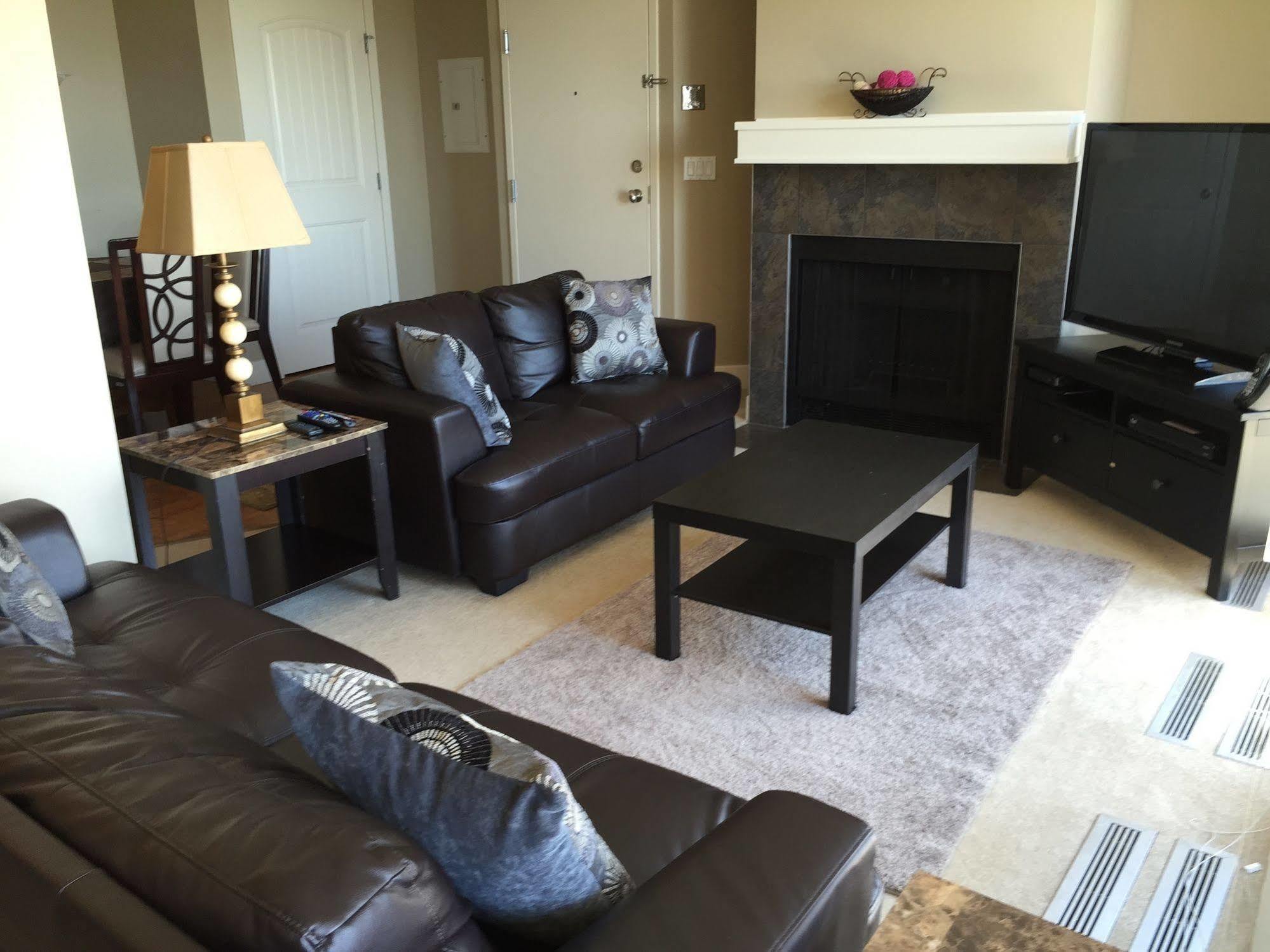 Olympic Suites YYC Екстериор снимка