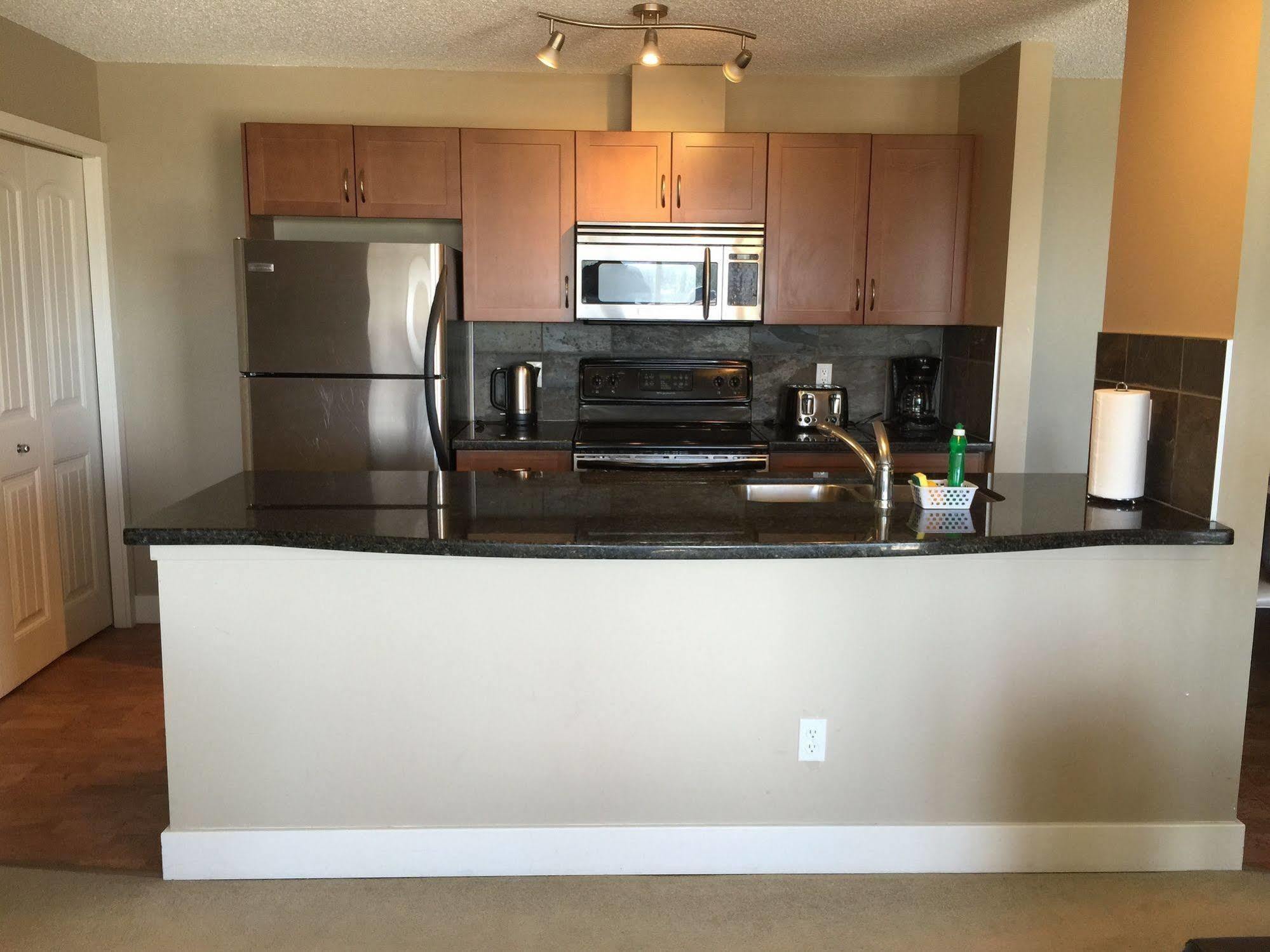 Olympic Suites YYC Екстериор снимка