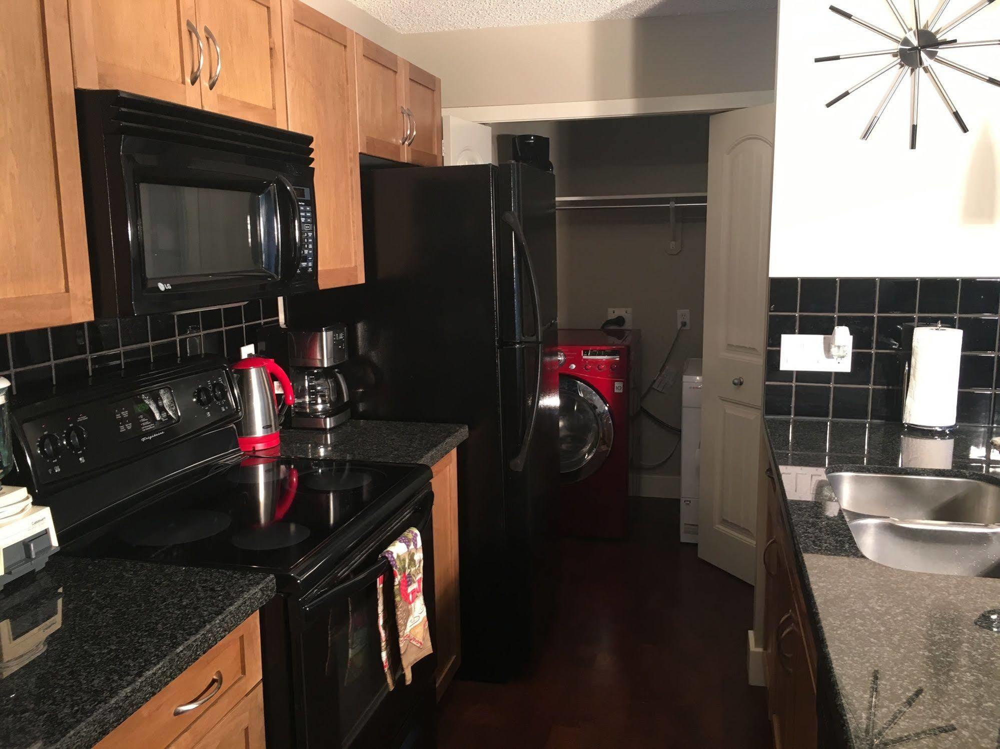 Olympic Suites YYC Екстериор снимка