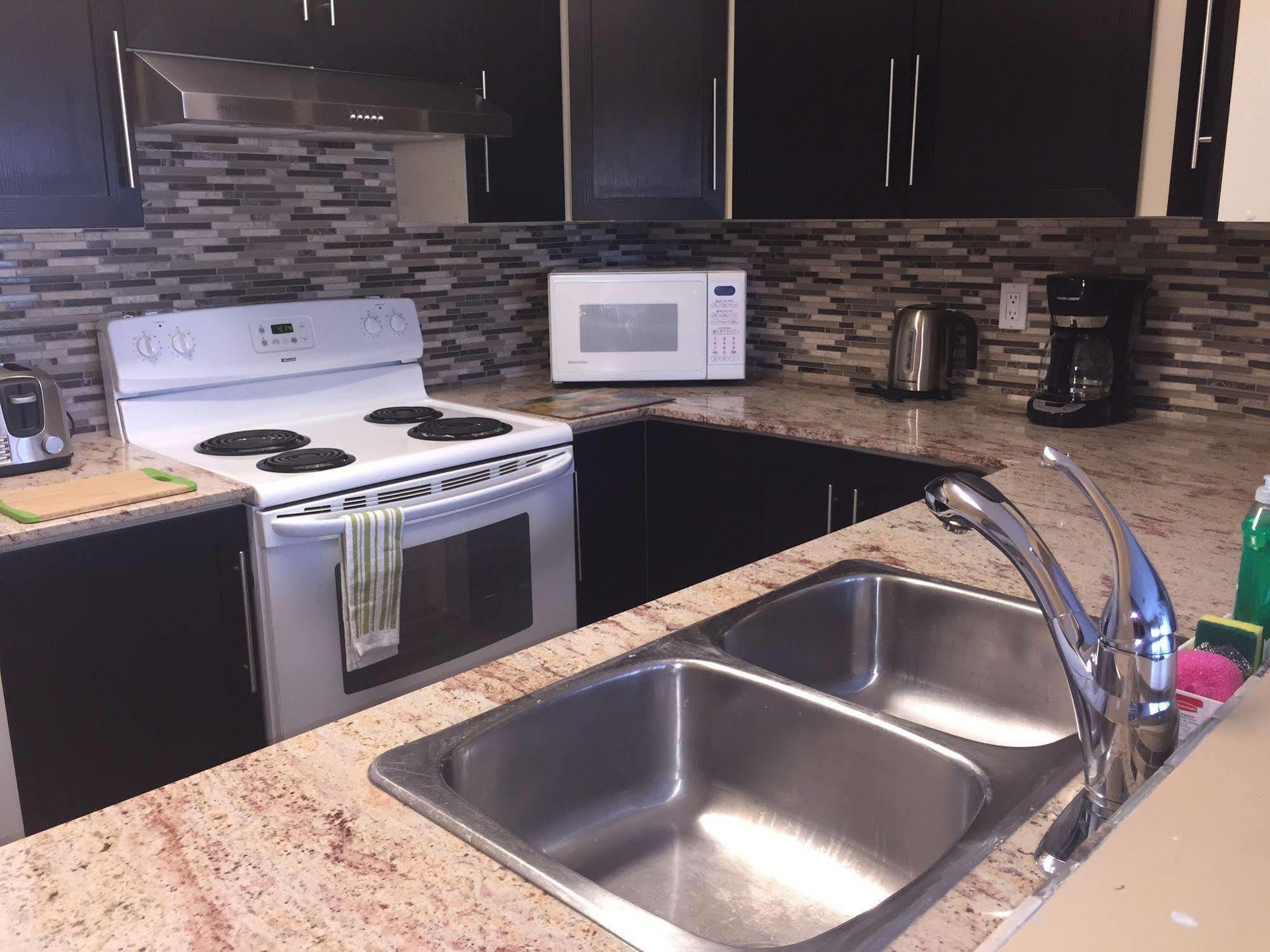 Olympic Suites YYC Екстериор снимка