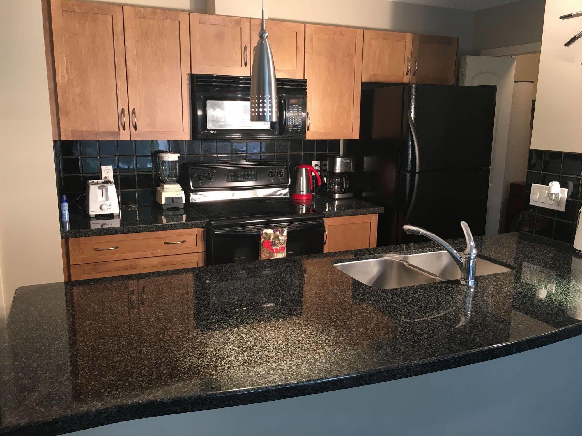 Olympic Suites YYC Екстериор снимка