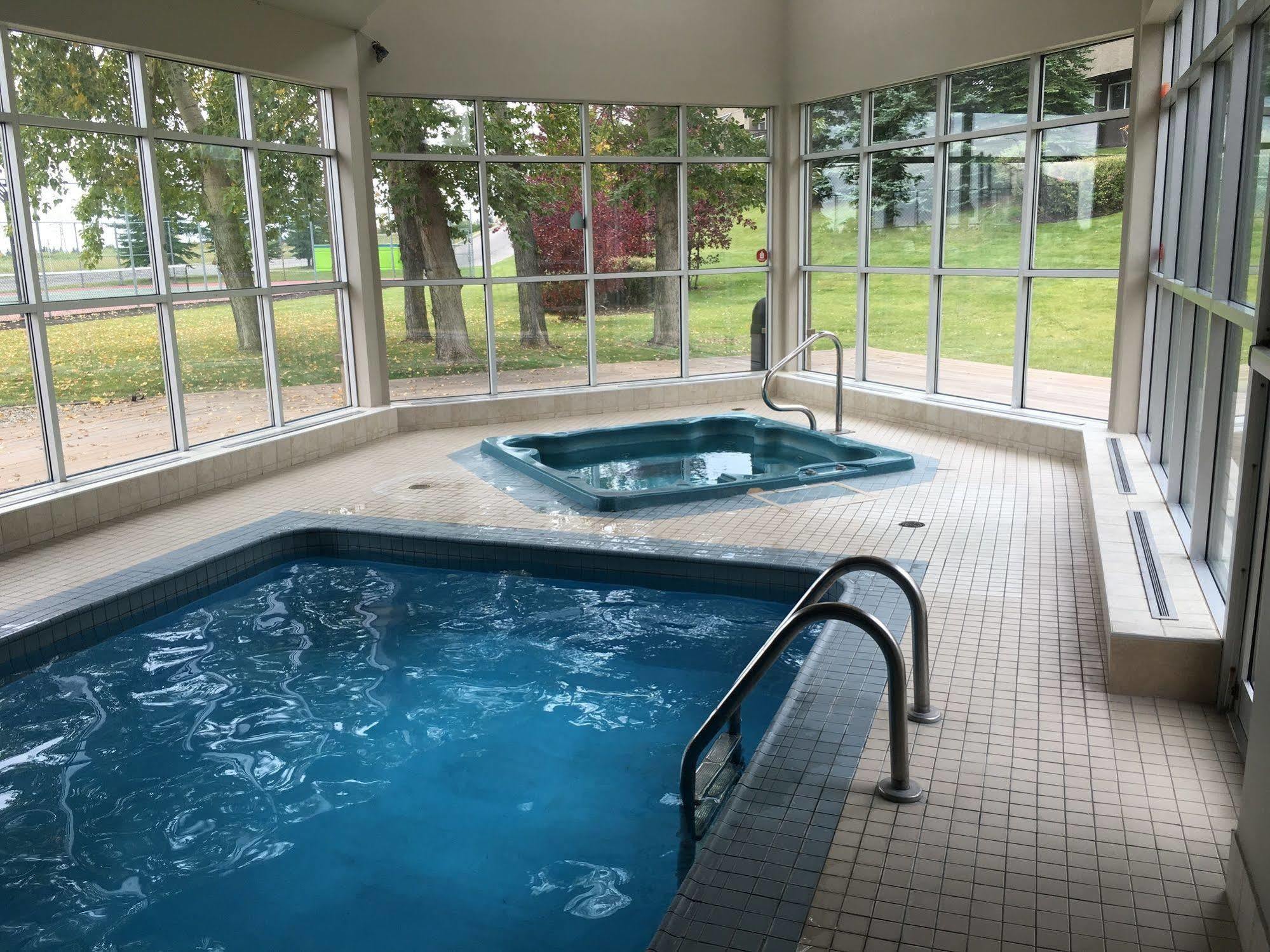 Olympic Suites YYC Екстериор снимка