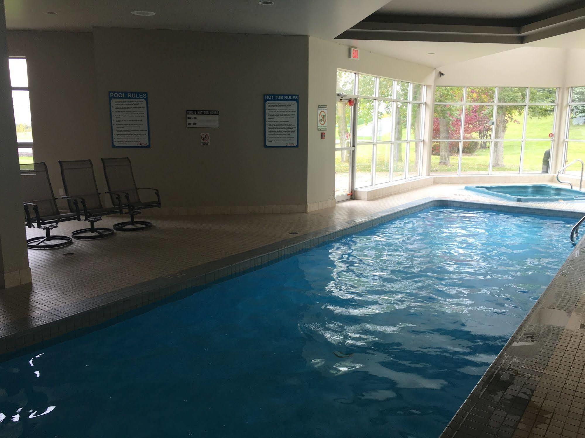 Olympic Suites YYC Екстериор снимка