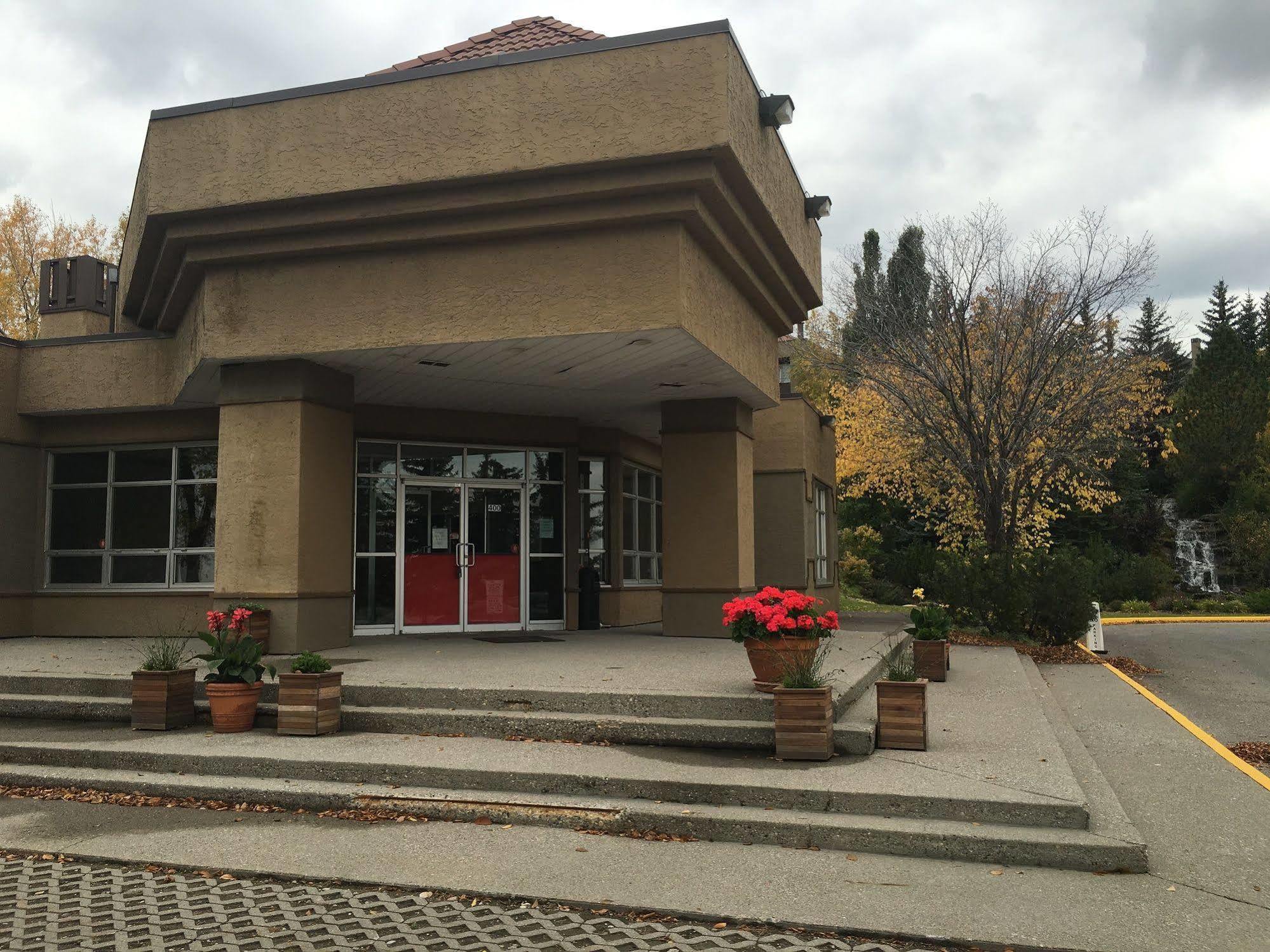 Olympic Suites YYC Екстериор снимка