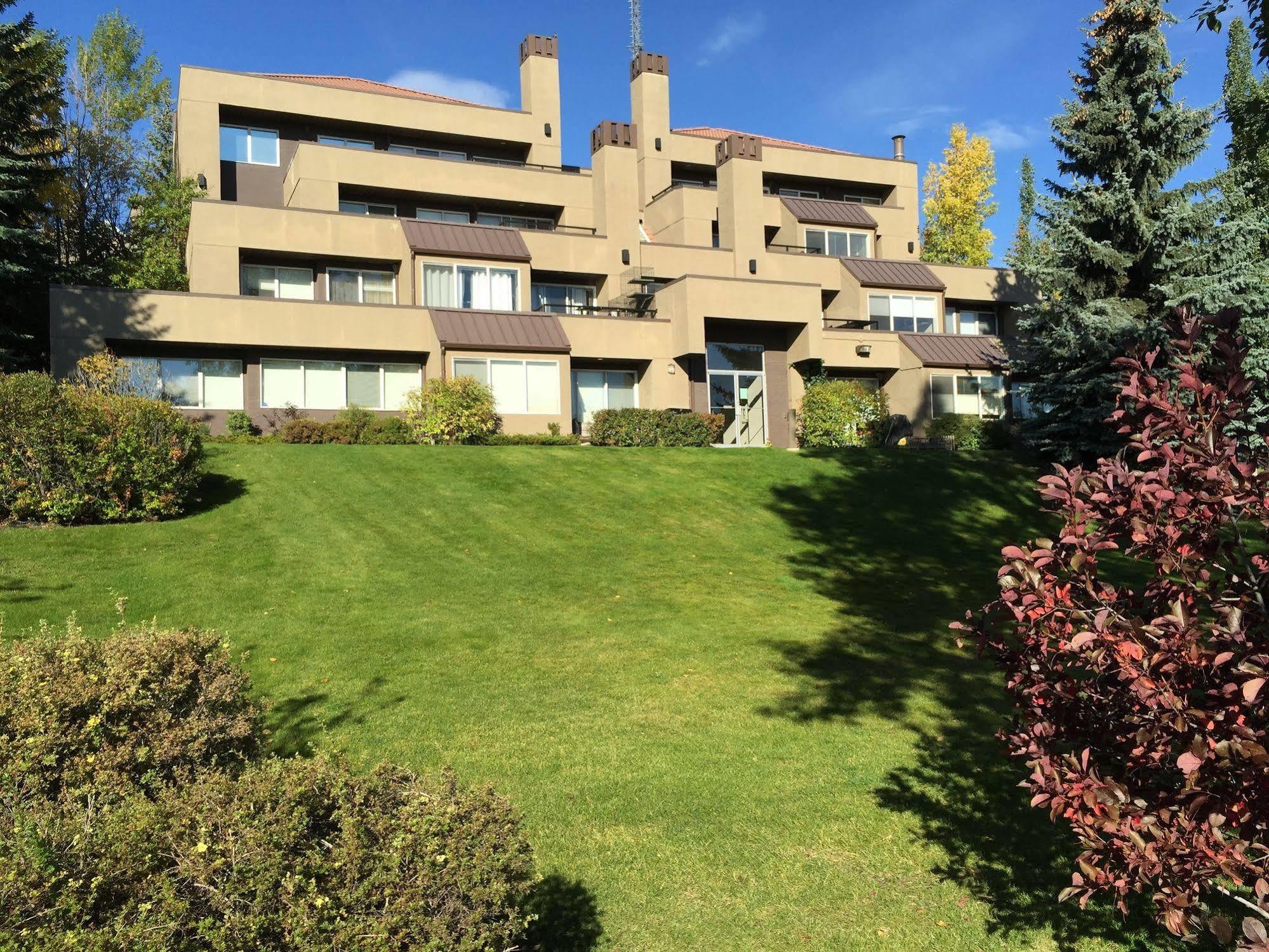 Olympic Suites YYC Екстериор снимка
