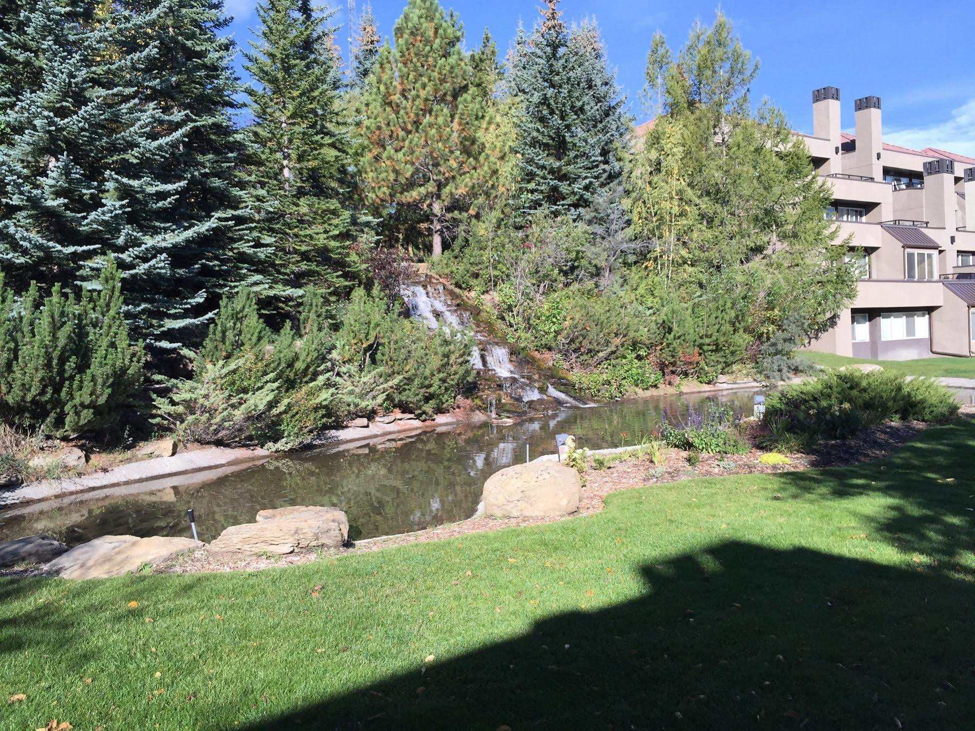 Olympic Suites YYC Екстериор снимка