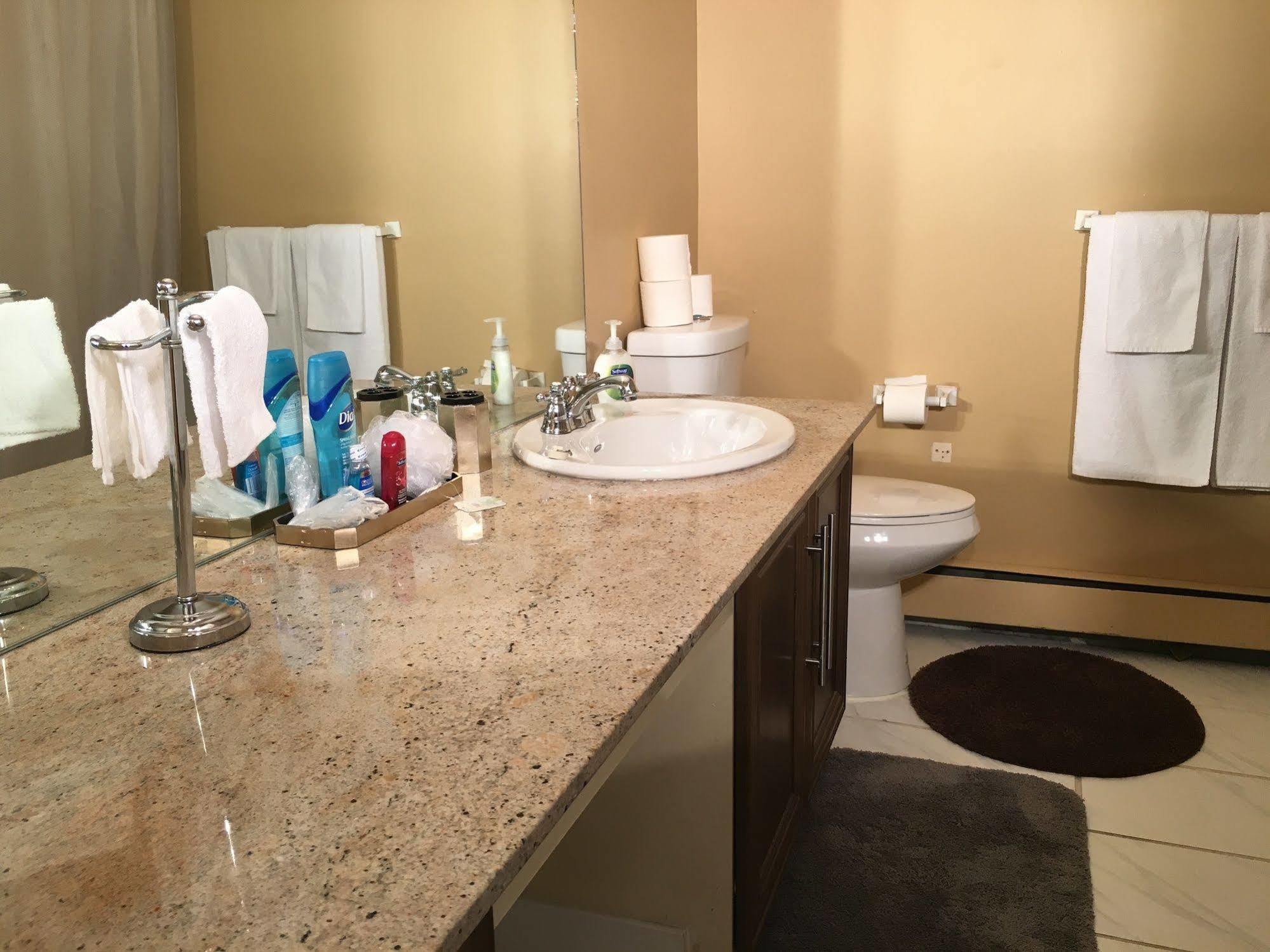 Olympic Suites YYC Екстериор снимка