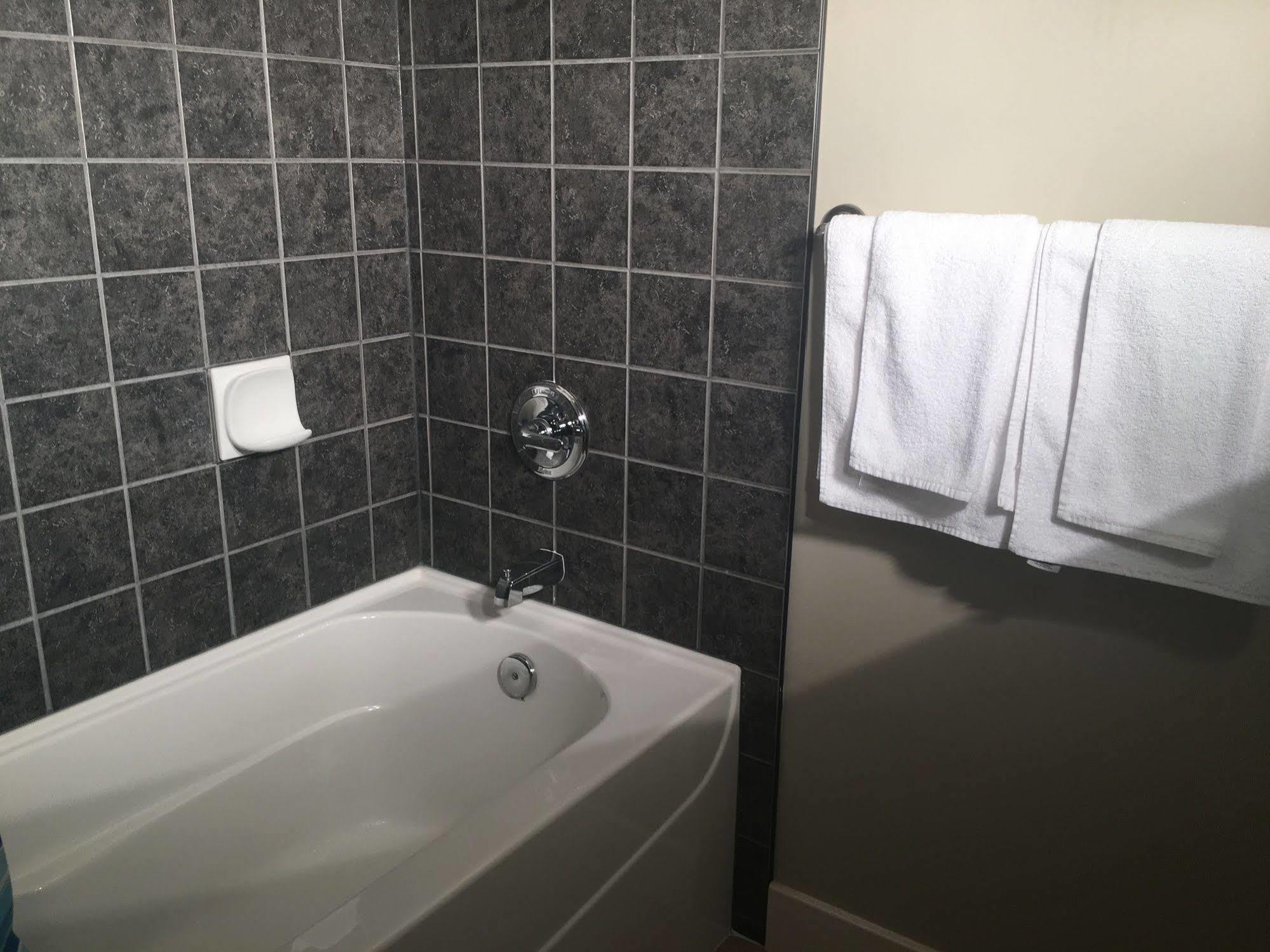 Olympic Suites YYC Екстериор снимка