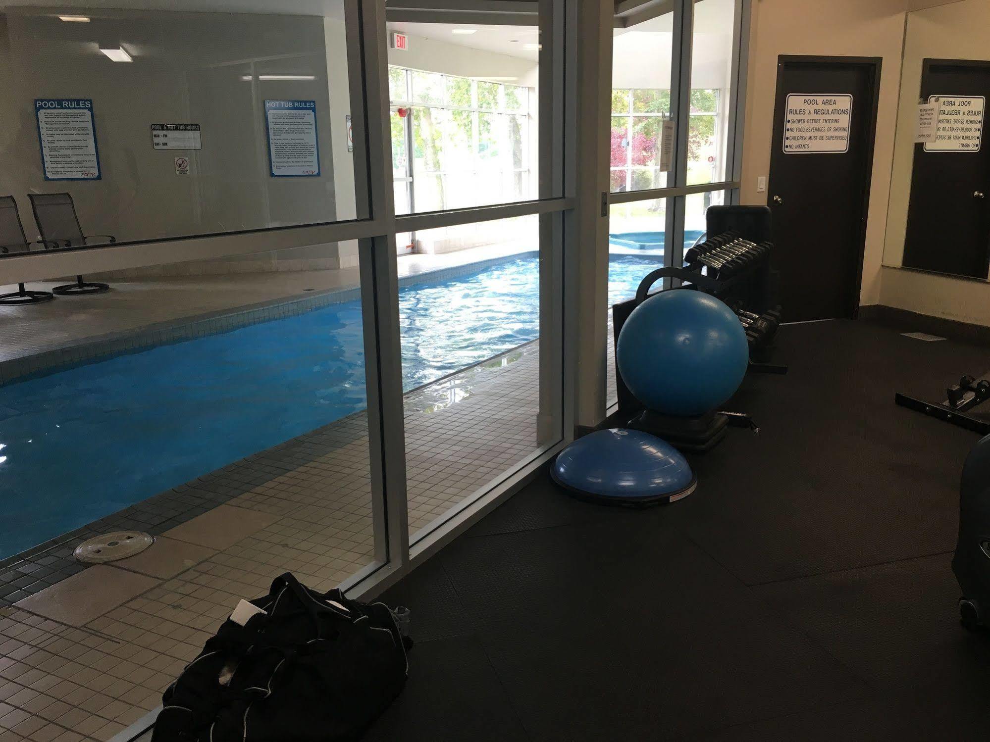 Olympic Suites YYC Екстериор снимка