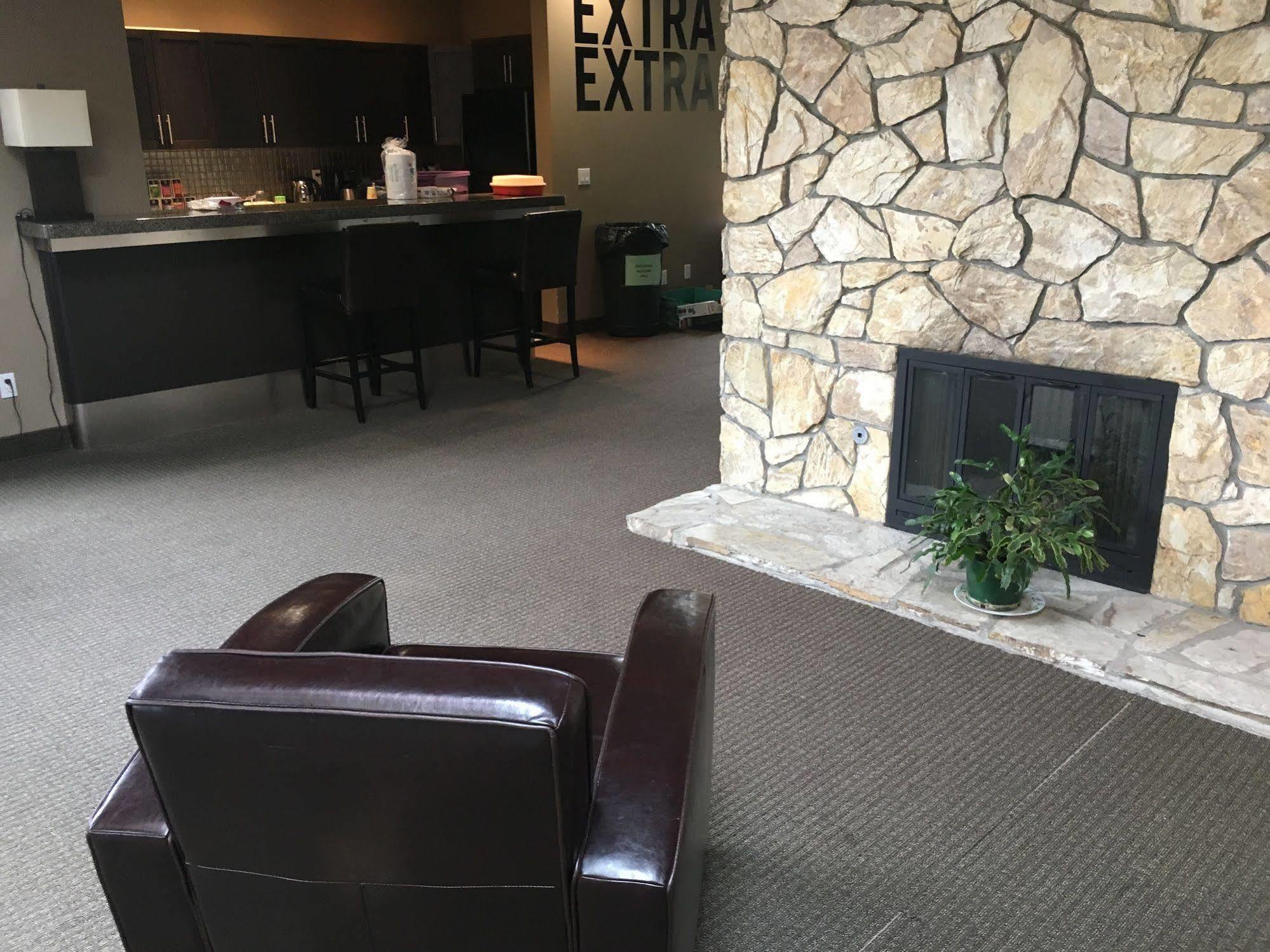 Olympic Suites YYC Екстериор снимка
